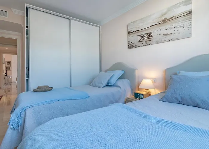 Atico Familiar Con Terraza Y Bonitas Vistas Al Mar En Marbella - Rio Real 282G